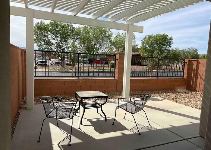 Luxury Red Rock Townhome - 42- St George Santa Clara